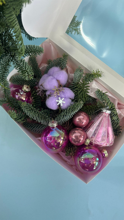 Набор игрушки стеклянные и букет #56