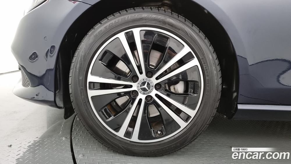 Mercedes-Benz E-Class W213 E220d Avangarde (05.2020)