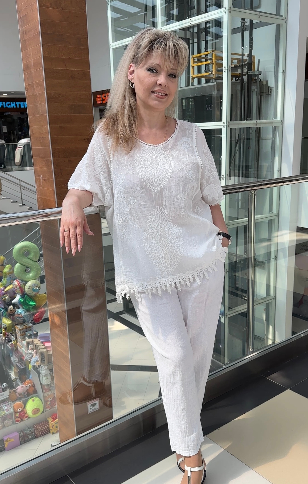 Белый нарядный ажурный блузон