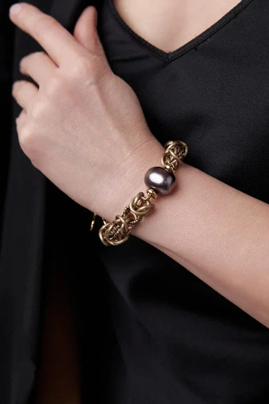 Браслет Византия с плоским сливовым жемчугом Майорка, оттенок бронза