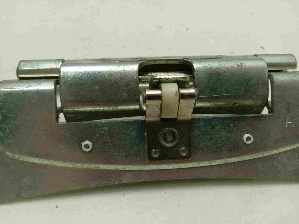EWF1025 кт207 Петля люка для стиральной машины Electrolux EWF1025 б/у