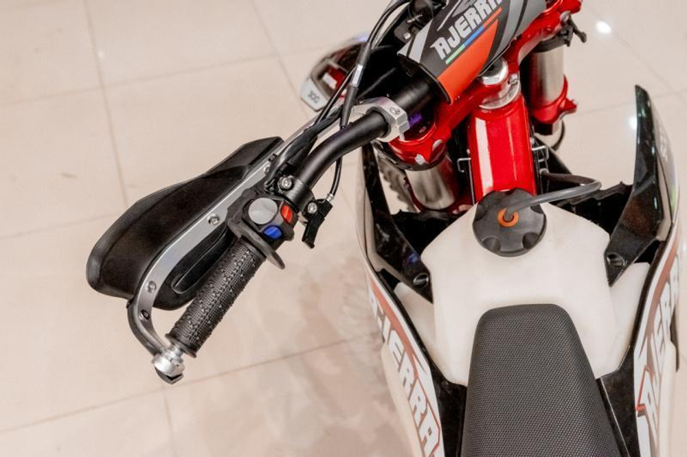 Мотоцикл кроссовый Ajerra SAGAI SS K9 CB300RL (4 клапана)  Red 21/18