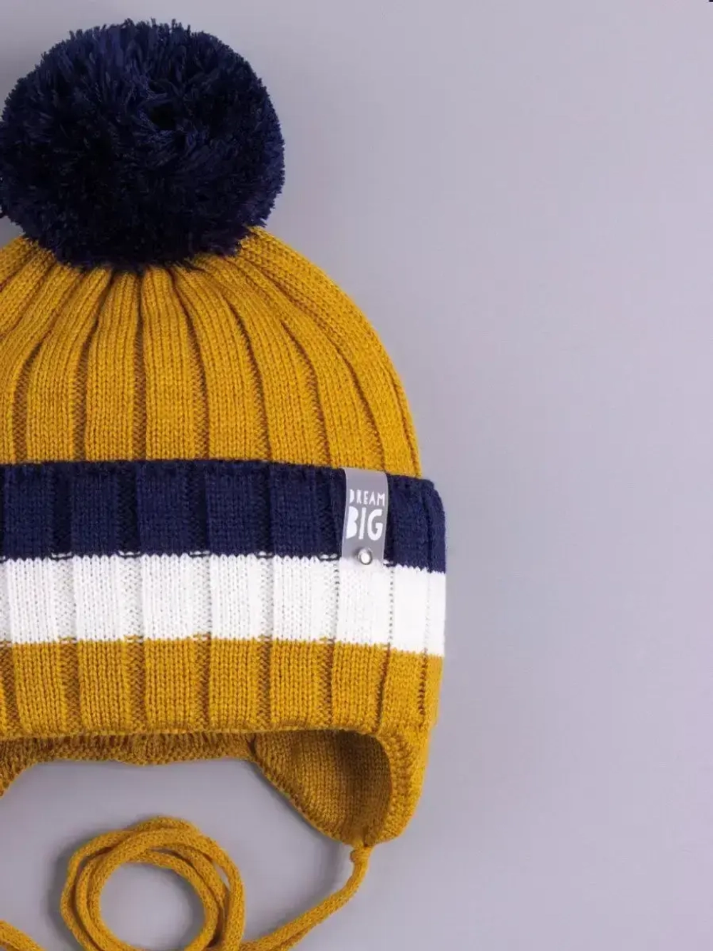 Шапка для мальчика вязаная демисезонная с завязками