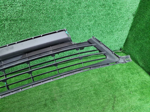 Решетка переднего бампера Toyota RAV 4 ca40 15-19