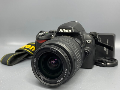 Nikon D40 kit 18-55mm 3.5-5.6G II ED 10.000 кадров