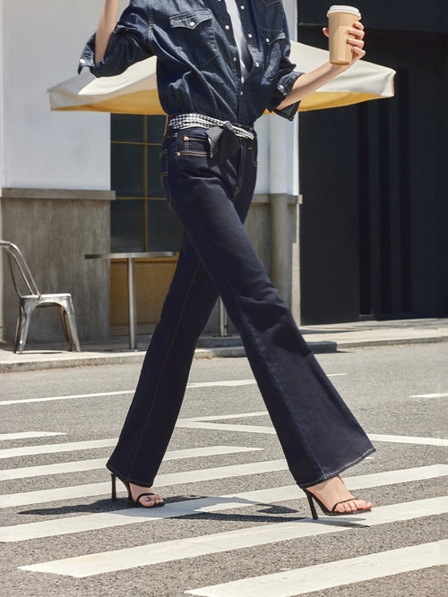 Женские джинсы клеш с завышенной талией Levi's 726 Flare A3410-0110