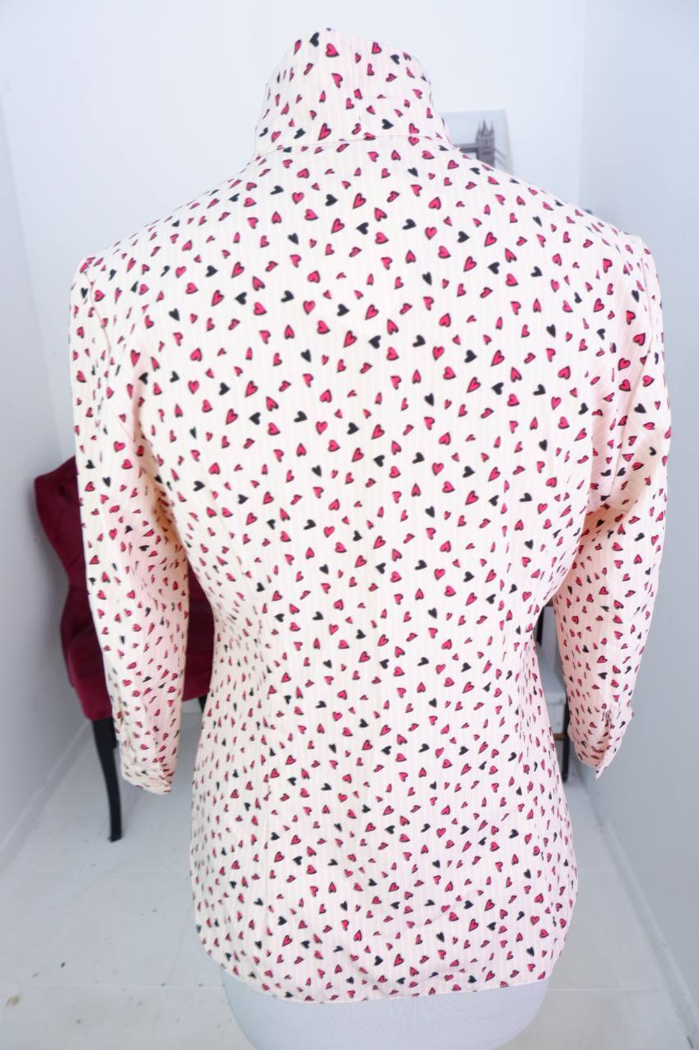 Блузка Dress Code в романтичные сердечки, визуально на 44 размер