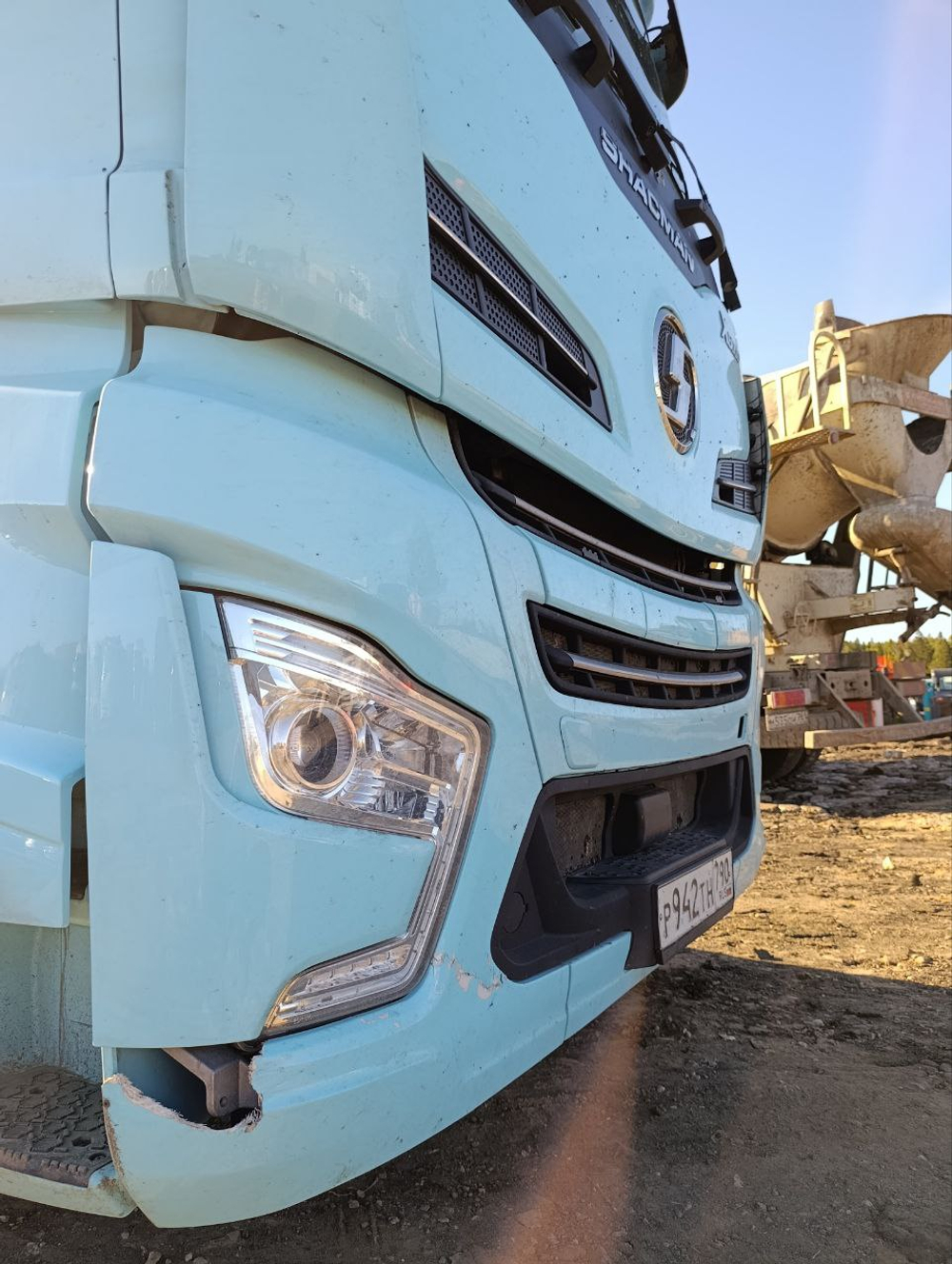 Shacman (Shaanxi) SX* 4x2 Седельный тягач SX4188YY381 (Дизельный, 12,5 л, 473 л.с., МТ)
