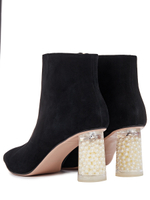 Женские замшевые ботильоны с жемчужным каблуком