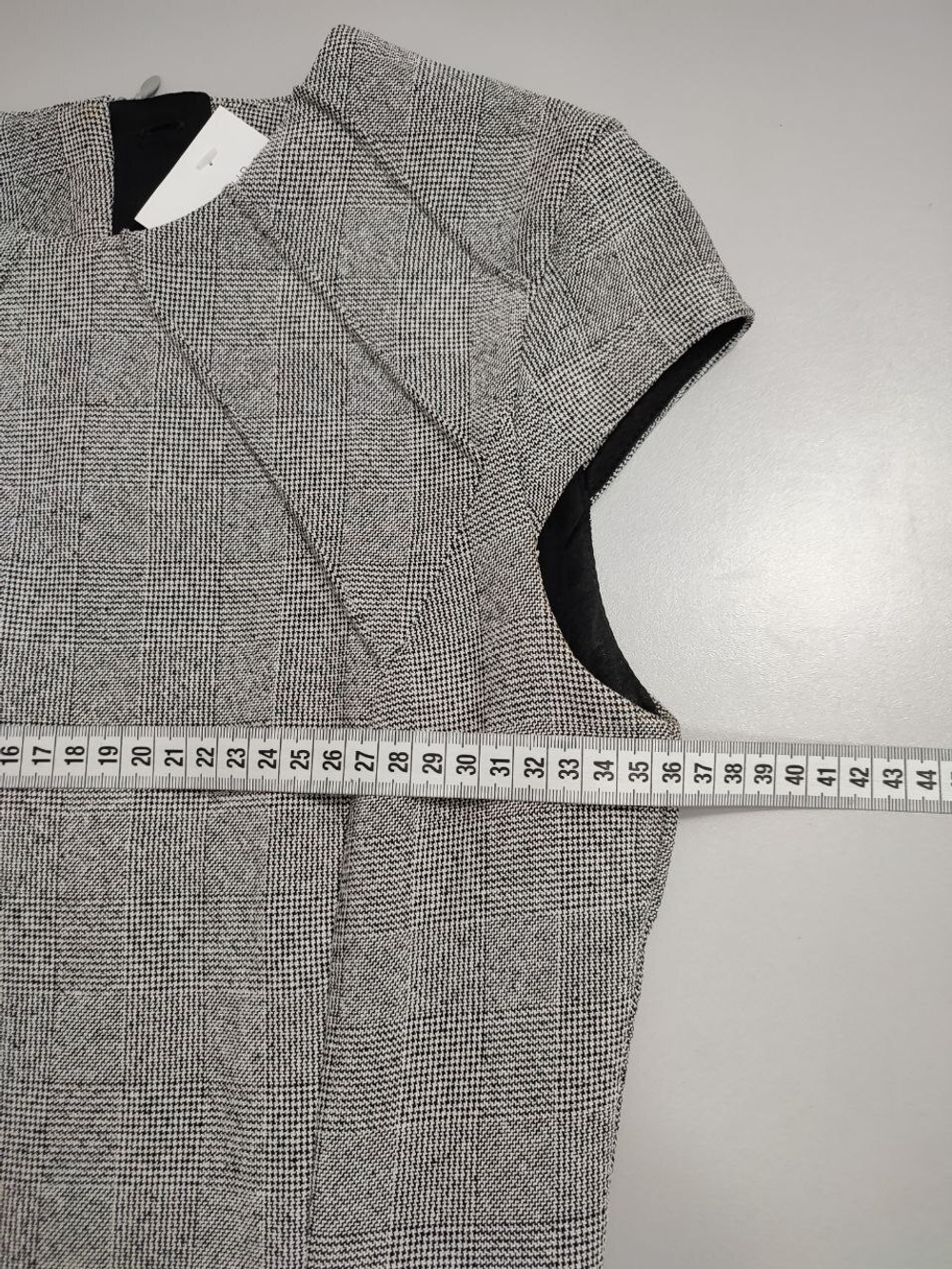 Платье H&M с коротким рукавом 36 размер