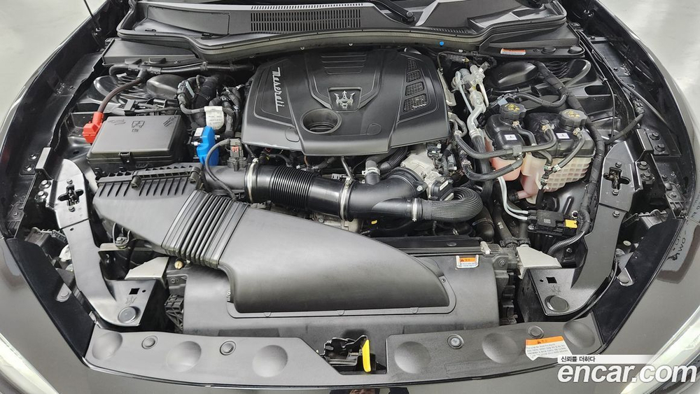 Maserati Ghibli 2.0 프라그먼트 Editions (05.2022)