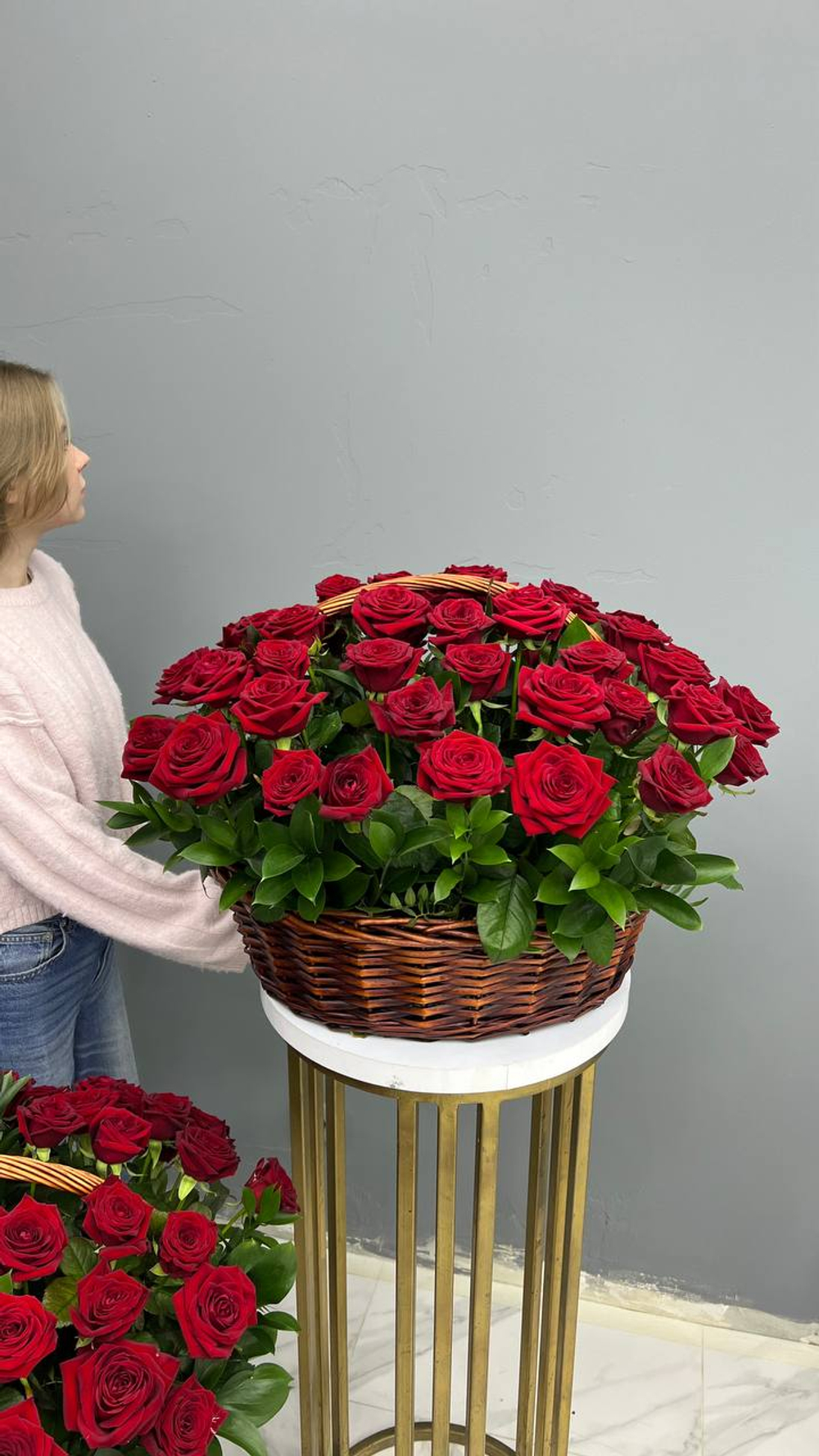 51 Красная роза в корзине