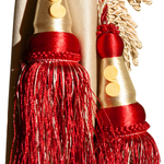 Шторы спального места с ламбрекеном и прихватами "Кисти" в кабину Volvo, Scania, MAN, DAF, Merc, Камаз, Sitrak, Shacman, Foton, FAW. Высота 1,5м, ширина одной стороны - 1,15м. Блэкаут, велюр. Бежевый цвет с бежевой бахромой и красными кистями