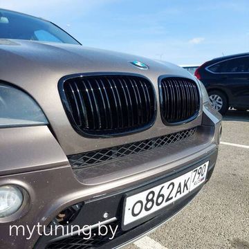 Решетка (ноздри) радиатора F-стиль GLOSSY BLACK для BMW X5 E70