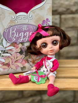 Кукла BERJUAN виниловая 32см BIGGERS Alyssa Peto (24204)