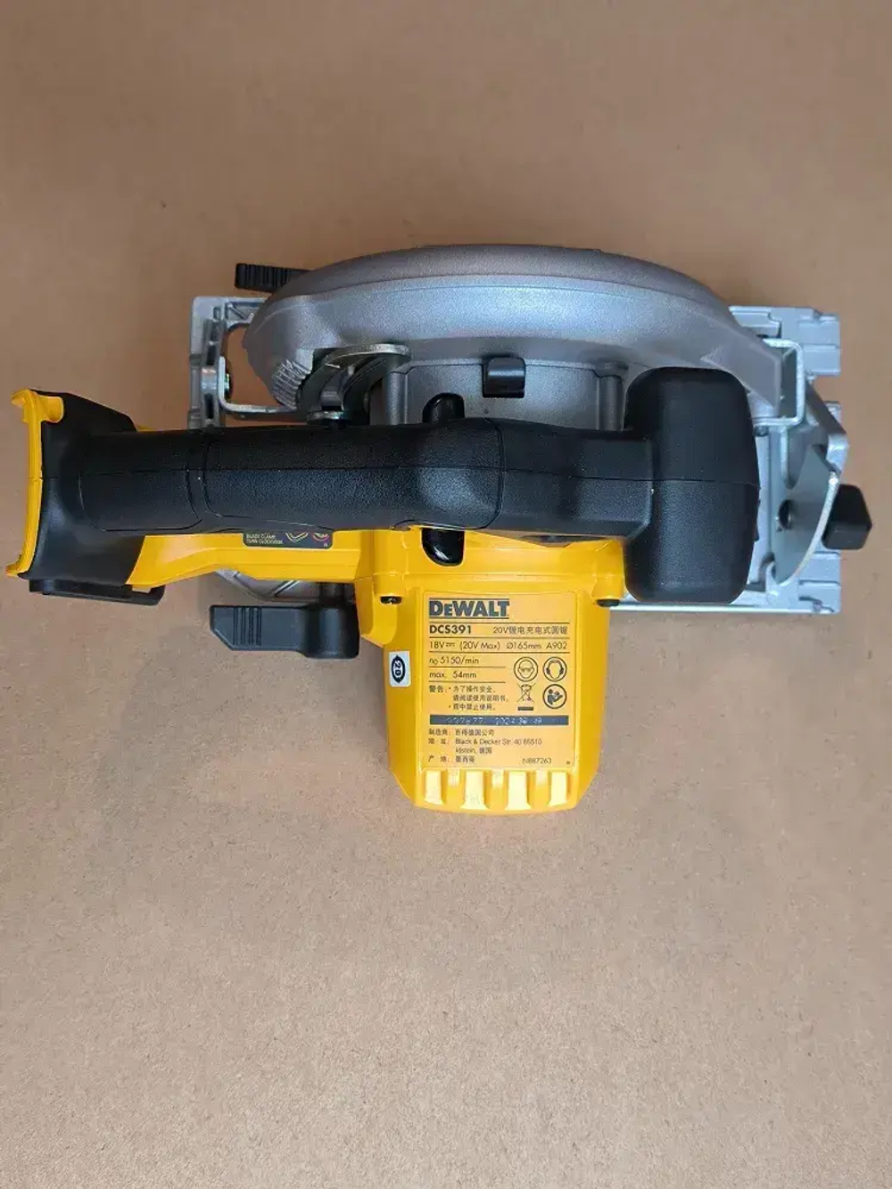 Аккумуляторная дисковая пила Dewalt DCS391N