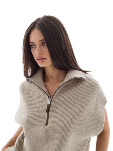 Бежевый вязаный жилет на молнии