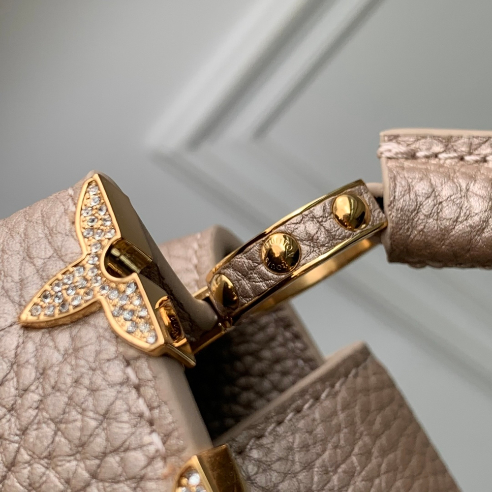 Louis Vuitton Capucines BB