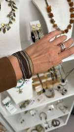 Браслет "Шелк", тонкие стальные нити, оттенки хаки, серебро, золото, графит, шоколад