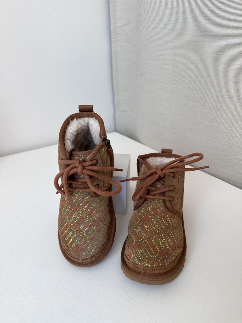 Новые ботинки зимние Ugg, 28