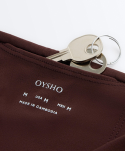 Oysho Короткий комбинезон Comfortlux с перекрестными бретелями, шоколадный