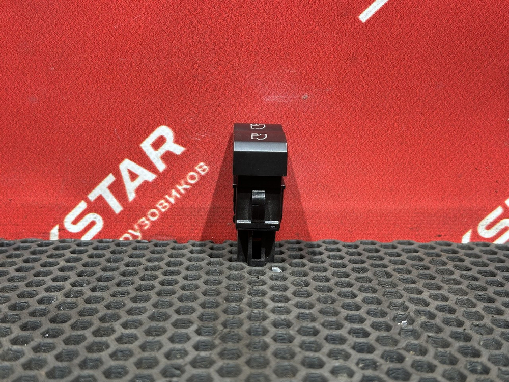 Кнопка люка