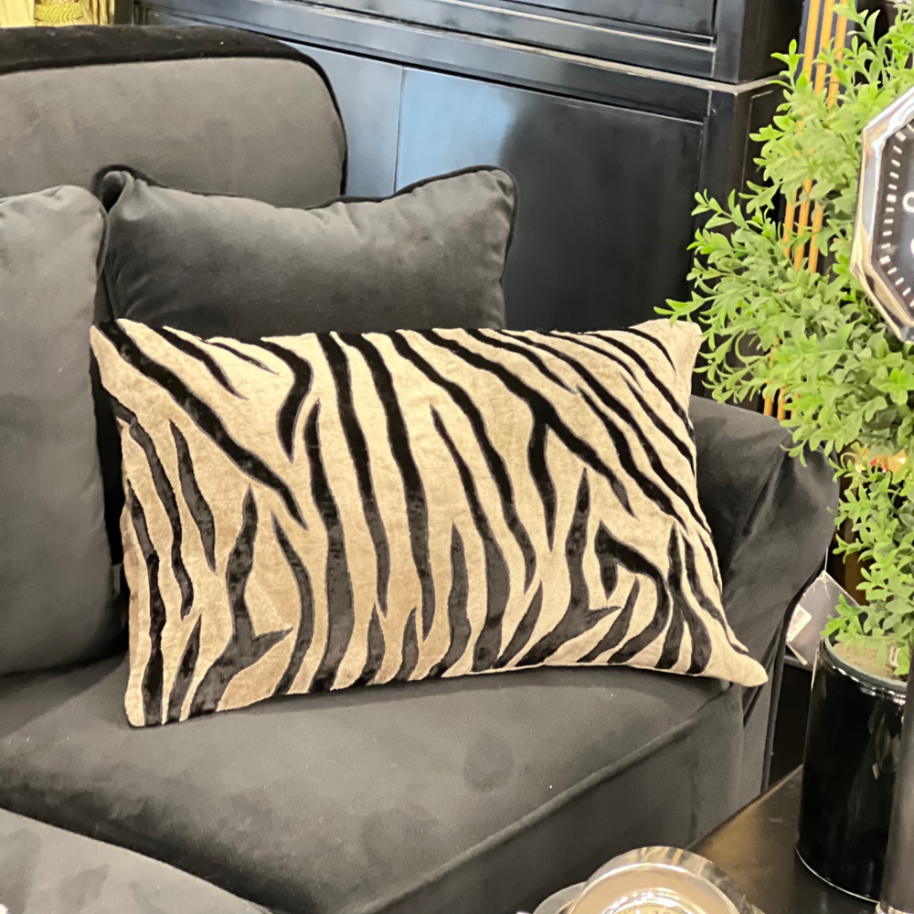 Наволочка бархатная с принтом зебры
