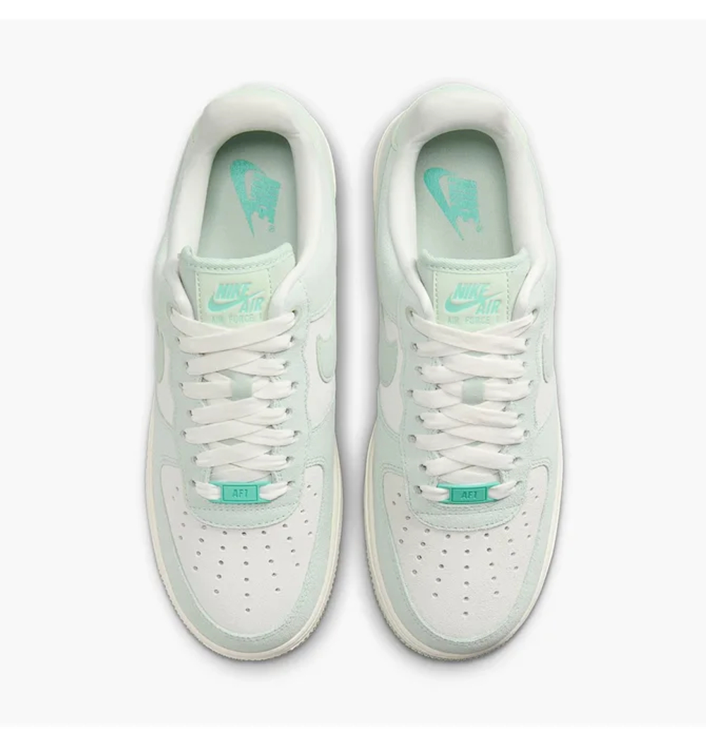 Кроссовки женские NIKE WMNS AIR FORCE 1 '07 SE TRK3