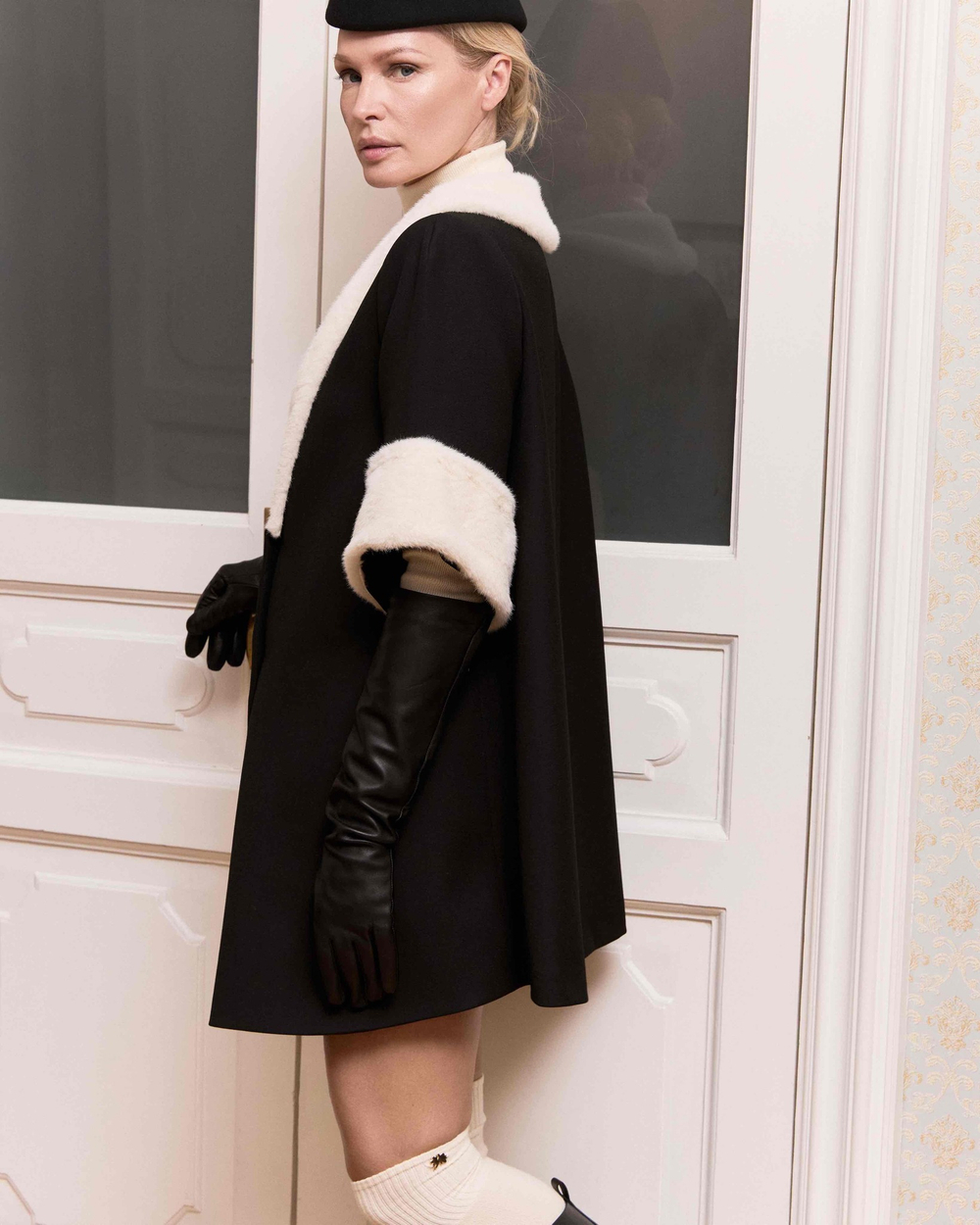 Платье-пиджак с меховой отделкой