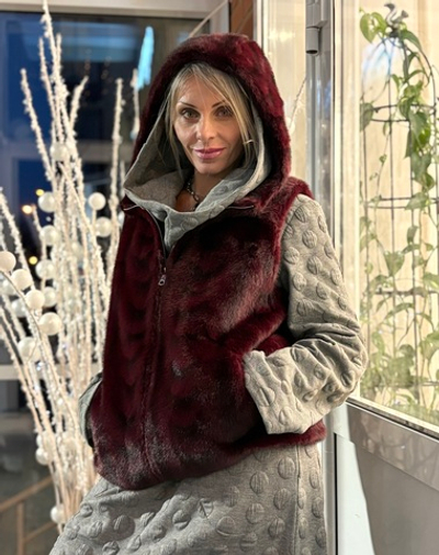 Жилет с капюшоном /бордо