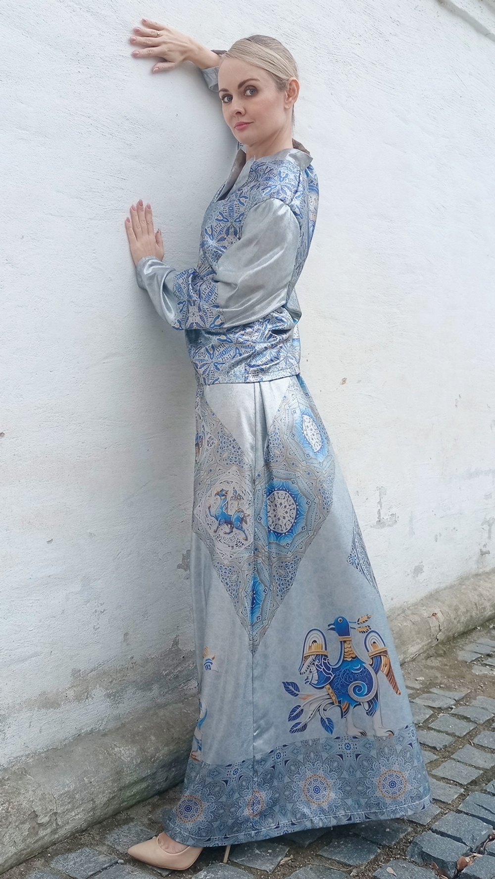 Костюм "Гжель" (блуза и юбка), коллекция "Сны белого камня", по мотивам белокаменной резьбы домонгольских соборов Владимирской земли