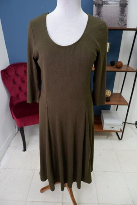 Платье лаконичное 46 размер