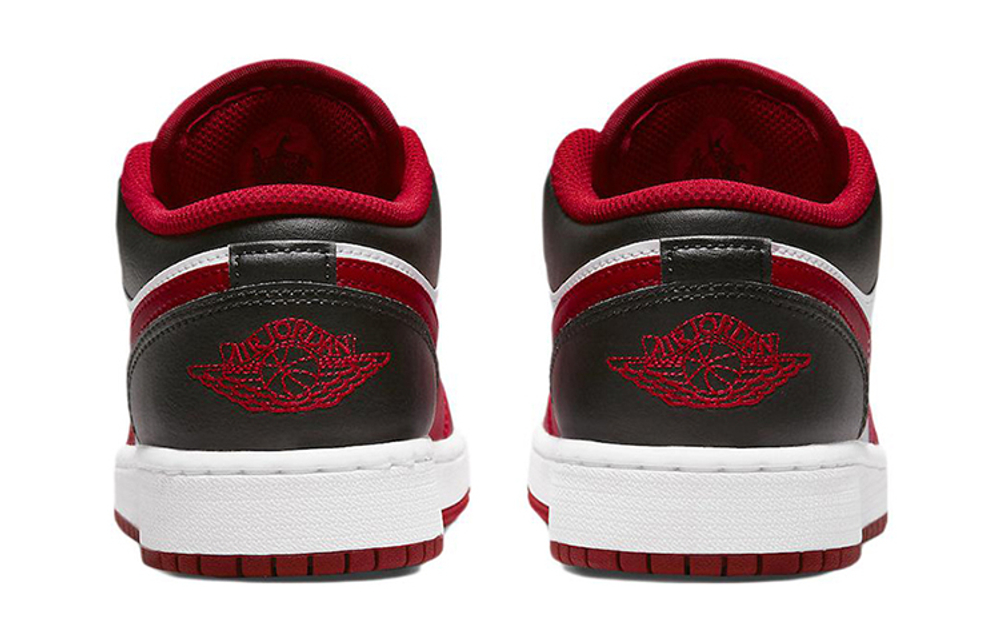 Jordan 1 Low Bulls GS