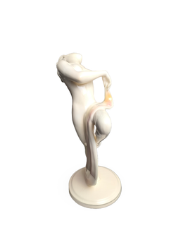 Фарфоровая статуэтка "Танец с лентами" Hertwig & Co