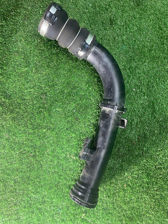 Патрубок интеркулера LR Discovery Sport (19-нв)