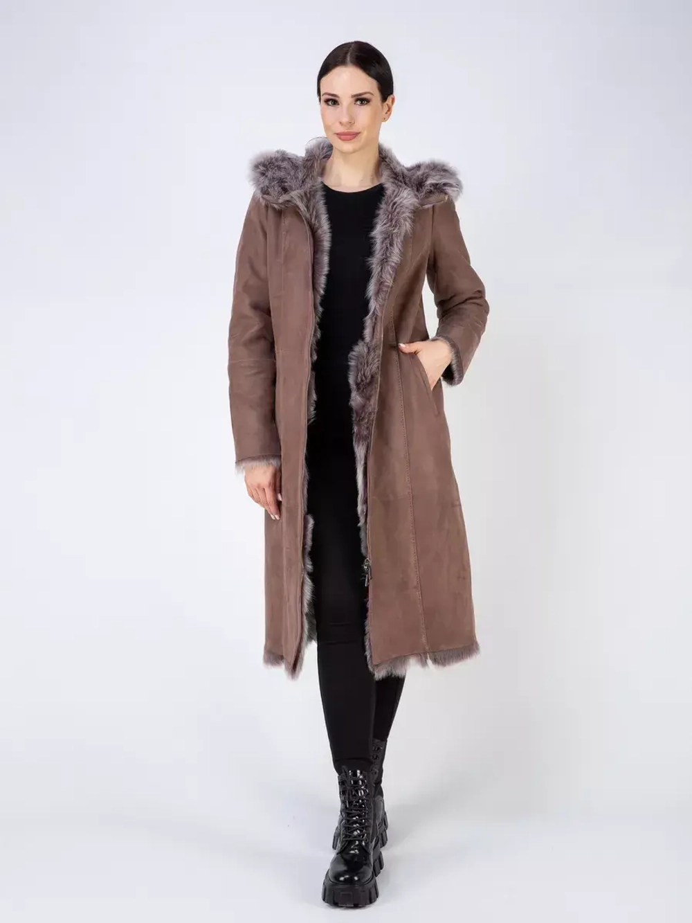 Дубленка зимняя с капюшоном натуральная