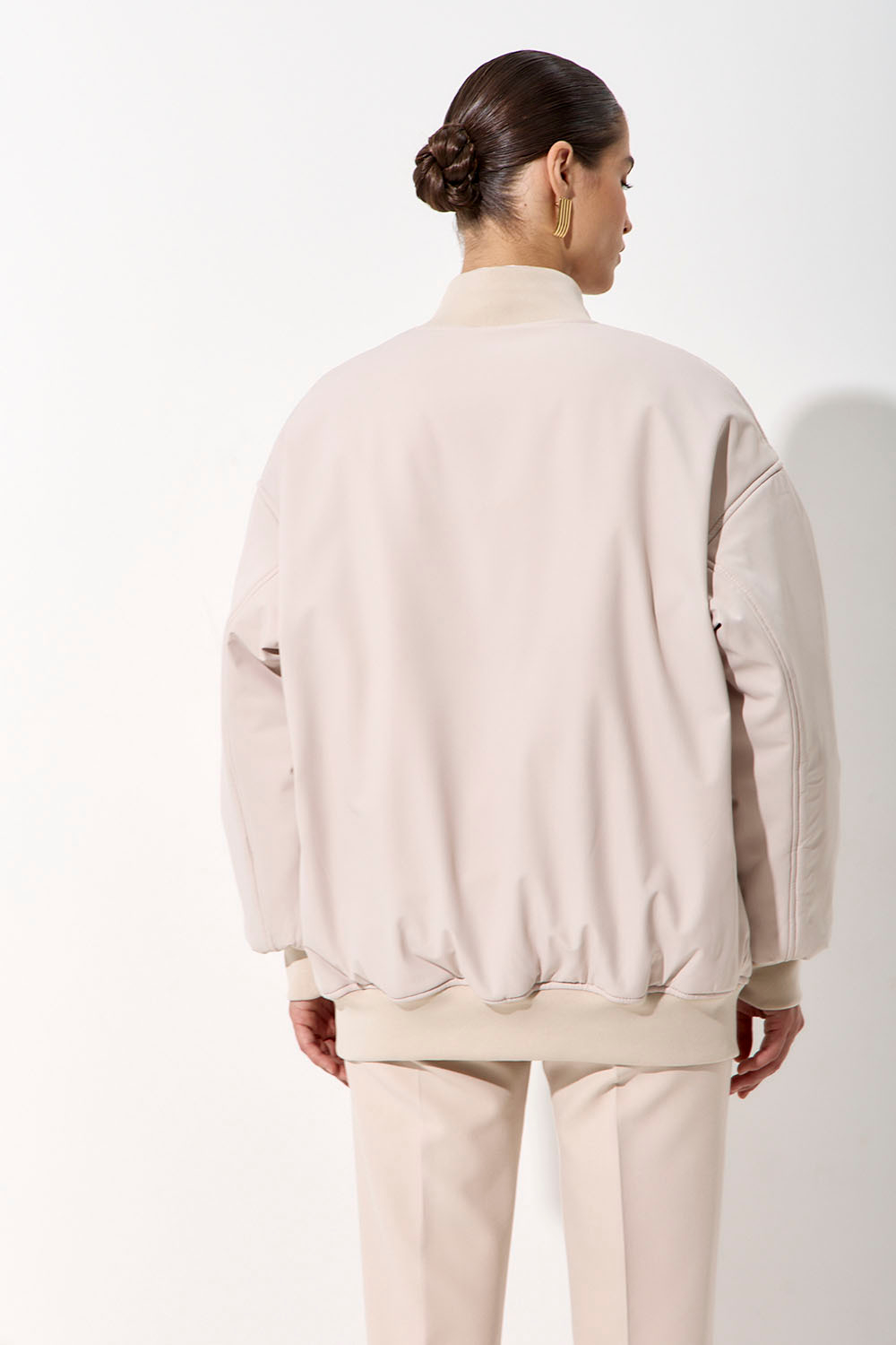 Куртка бомбер цвета экрю