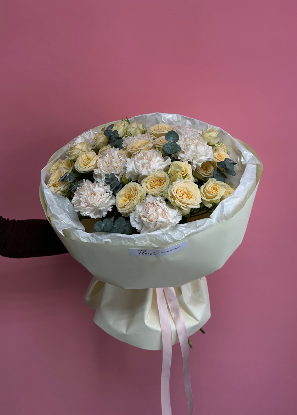 Букет кустовые розы и диантусы #47