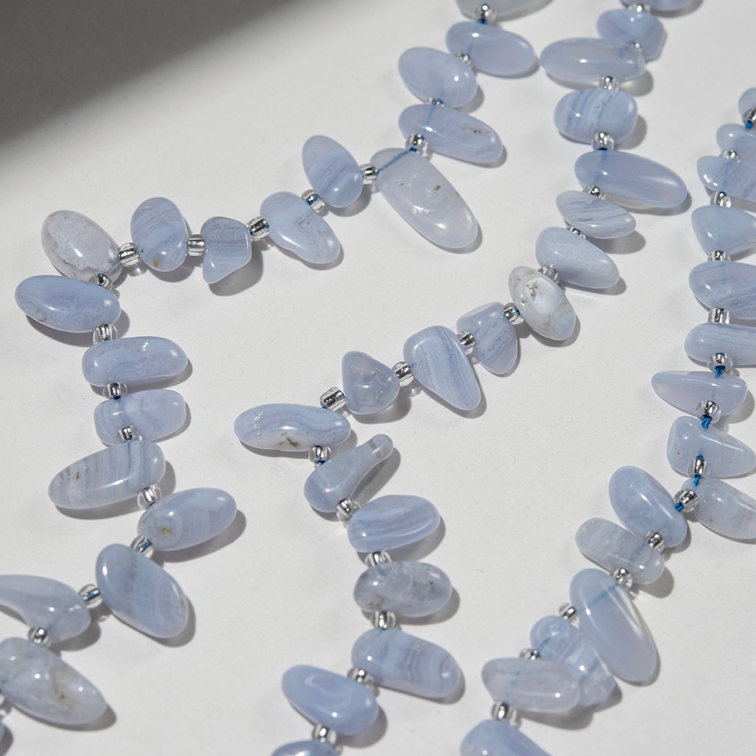 Сапфирин (голубой агат) натуральный, перышки, 9-19мм