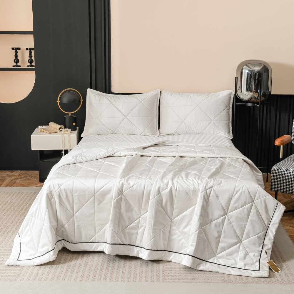 Велюровое покрывало в клетку с наволочками OVL032