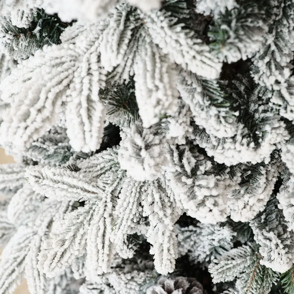 Заснеженная елка с гирляндой встроенной «Saint Paul» (Литая+пвх) 180 см / 1,8 м