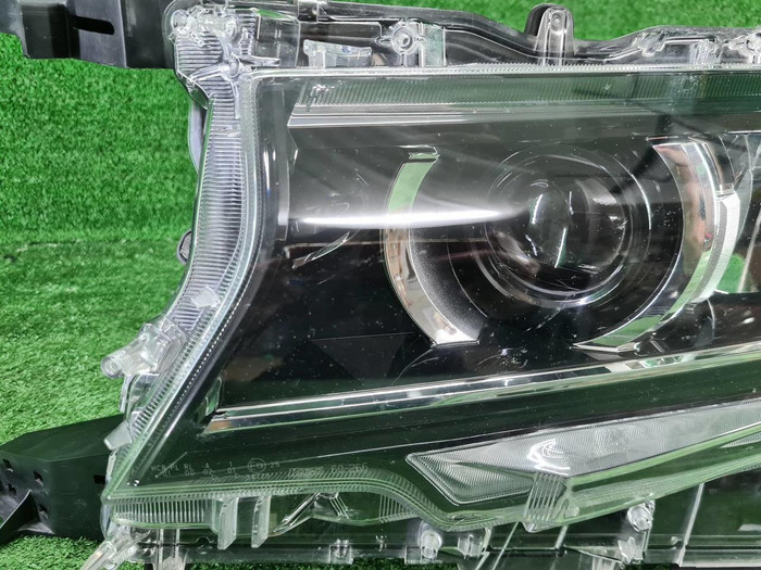 Фара левая Toyota Land Cruiser Prado 150 (2017-н.в.) LED (В пленке)