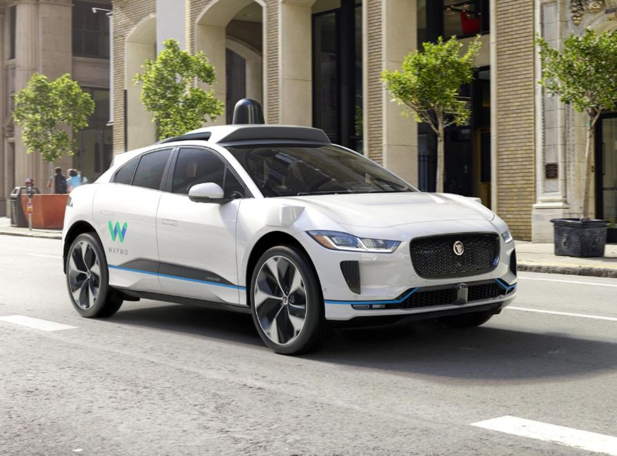 Призраки в машине: почему «беспилотные» такси Waymo на самом деле управляются людьми за 15 долларов в день