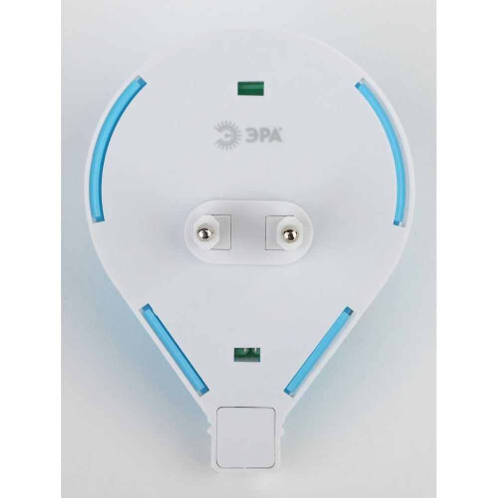 Ночник - светильник светодиодный ЭРА NN-607-LS-BU в розетку с датчиком освещенности синий