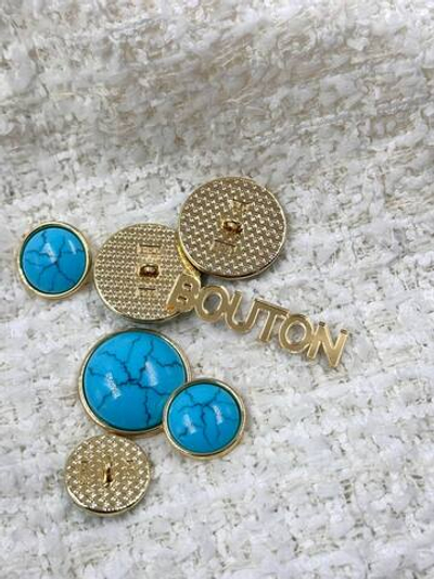 Пуговицы золотистые с лазурным камнем и черными прожилками (бирюза)