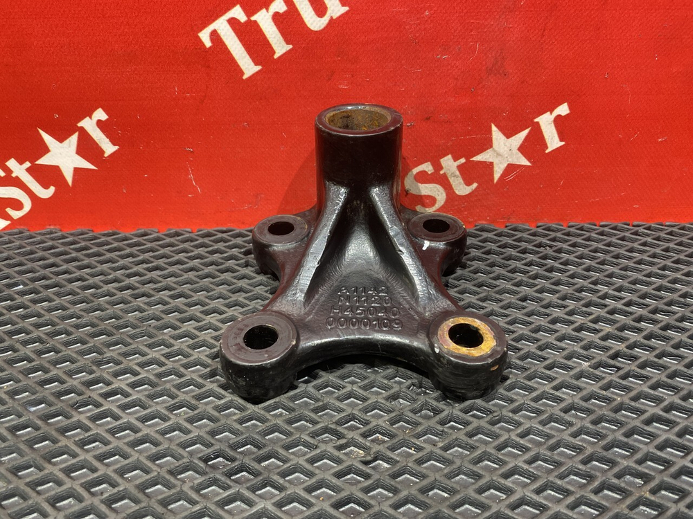 Кронштейн цилиндра подъема кабины 2023г