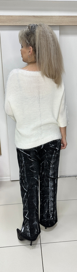 Черные с белым принтом брюки-палаццо и молнией по одной ножке