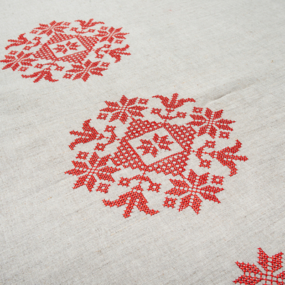 Скатерть с вышивкой