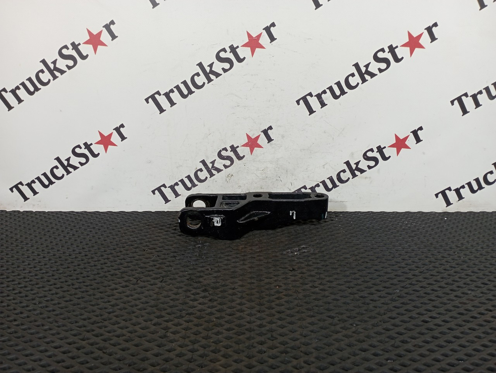 Кронштейн переднего амортизатора 2023г