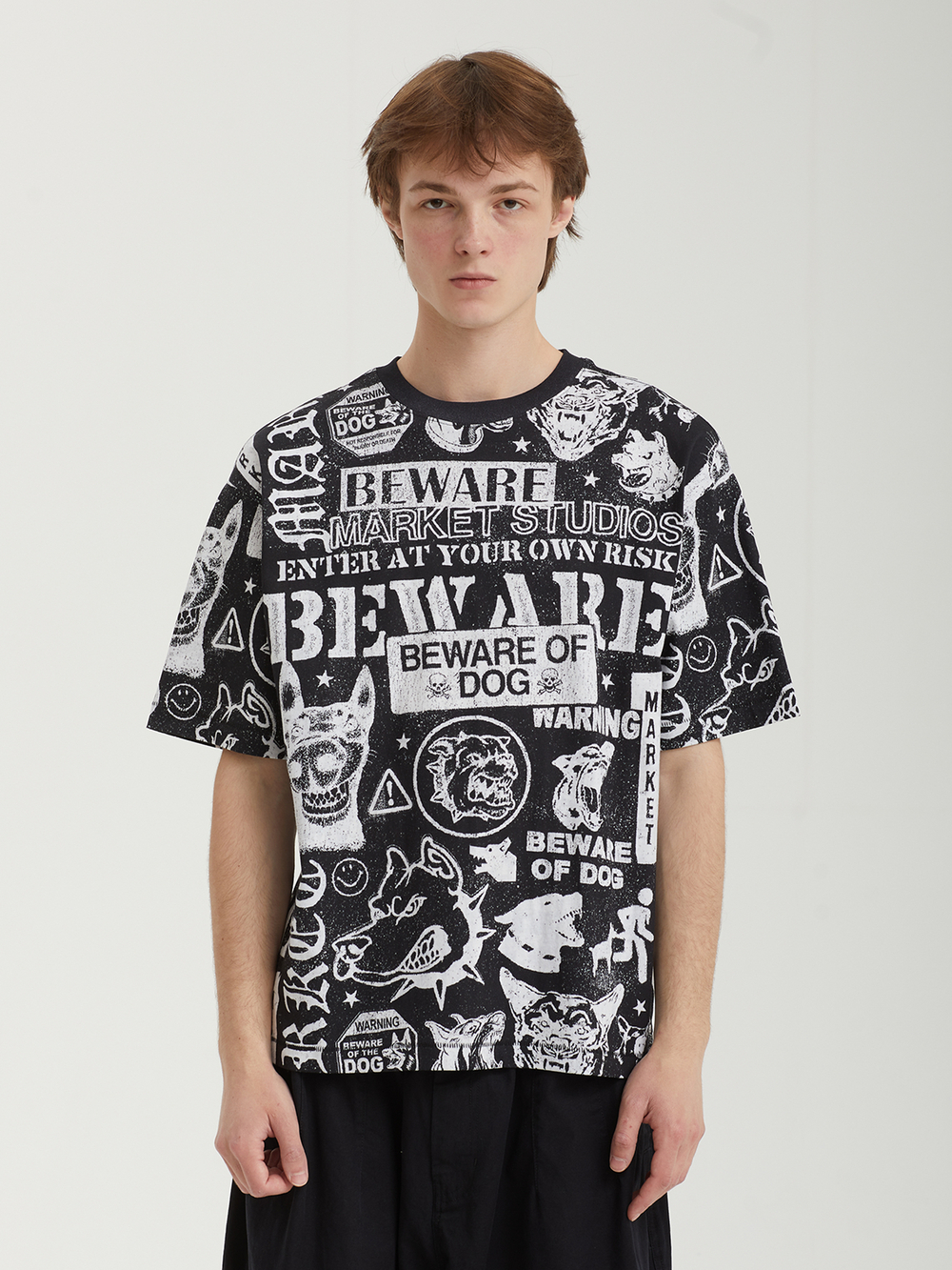 Мужская Футболка Beware All Over